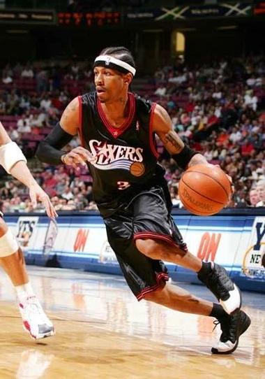 篮球火箭旧将回归休城，粉丝热烈欢迎（火箭旧将重返休城，球迷热情相迎）