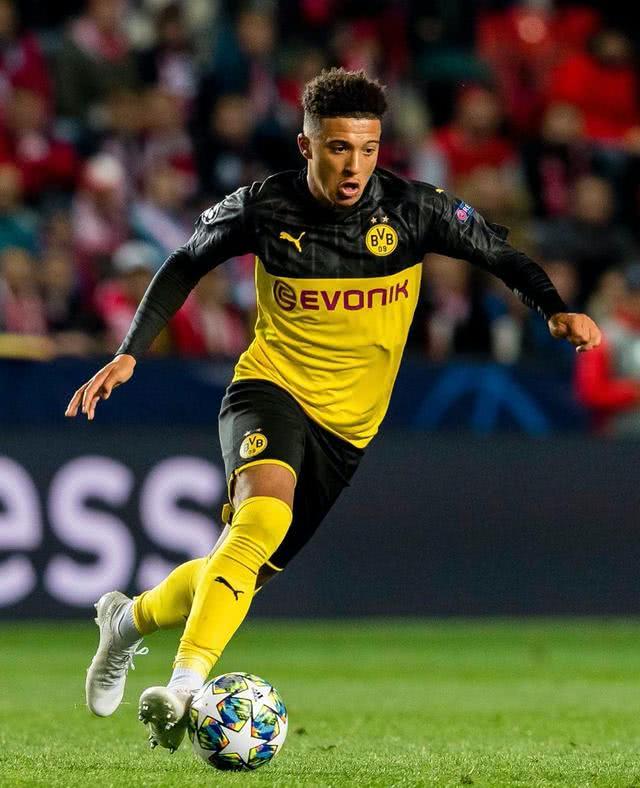 阿森纳欧冠小组／联赛阶段取得10连胜，仅次于拜仁和利物浦（阿森纳在欧冠小组赛与联赛中豪取十连胜，仅逊拜仁与利物浦）