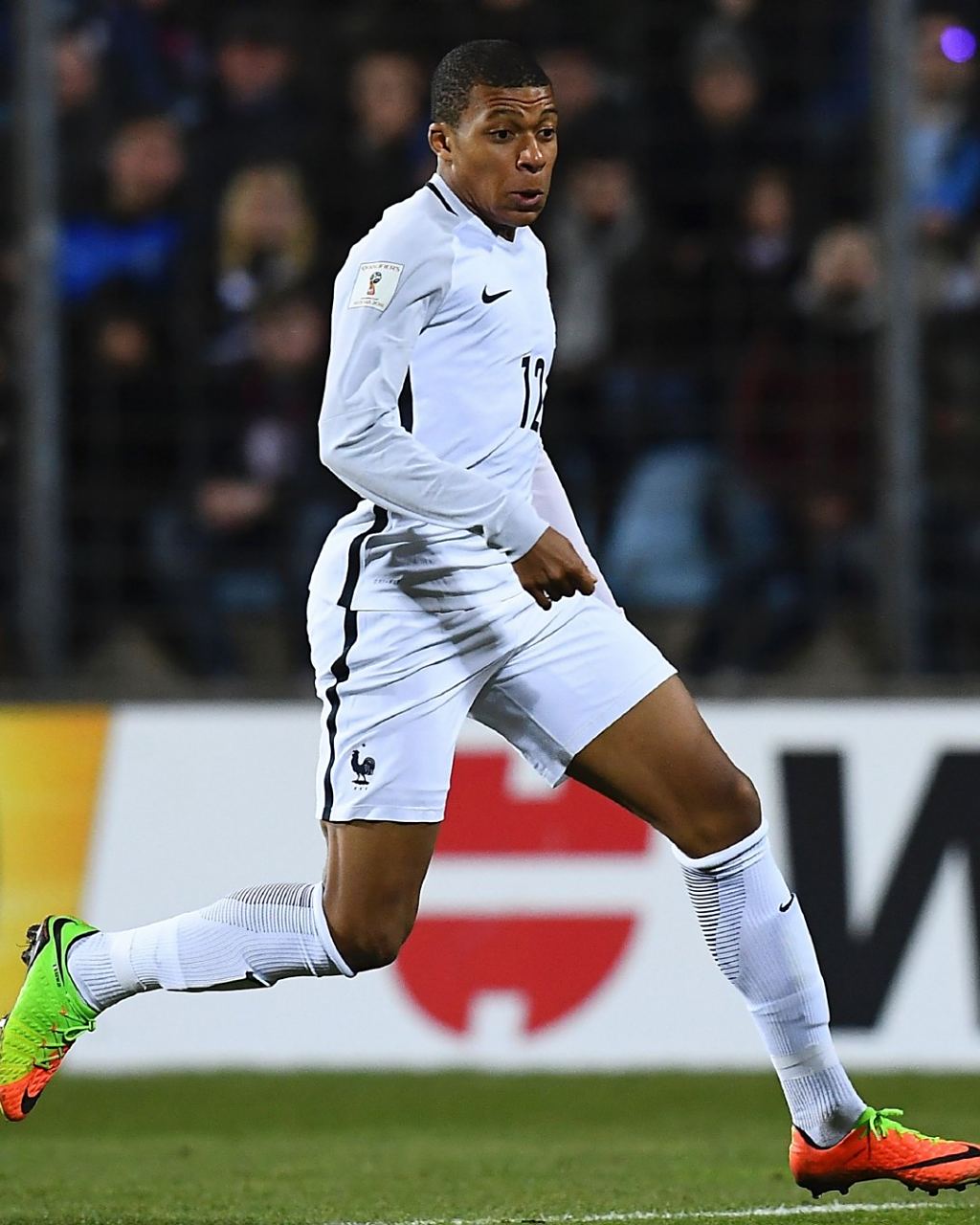 国安客场绝平深圳队（国安客场补时扳平深圳队）