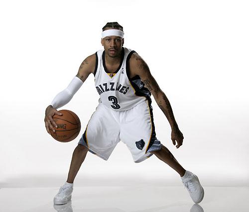 加克波伤缺数周基耶萨因病缺席，斯洛特回应球员状况（加克波伤停数周，基耶萨病缺；斯洛特释疑球员情况）